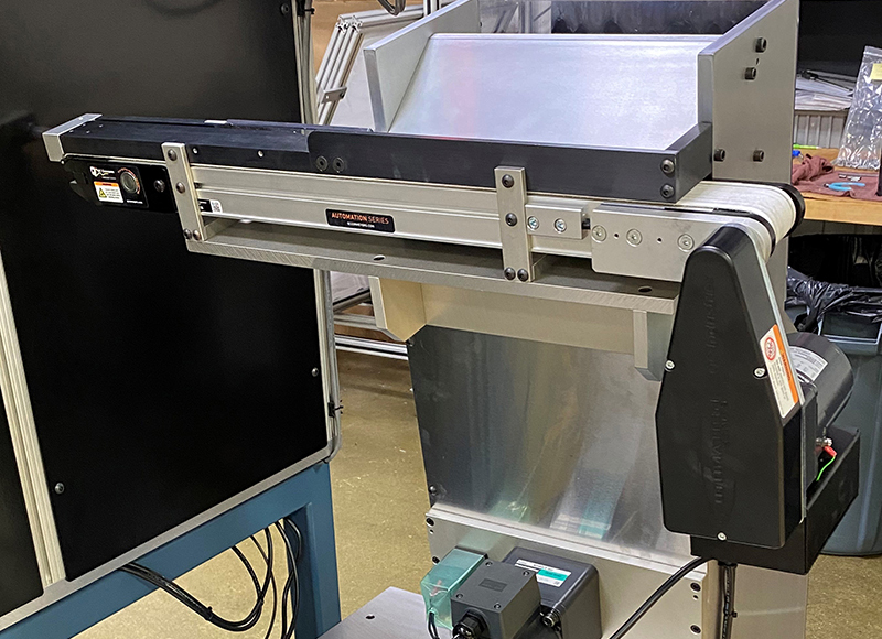 Vertical step feeder